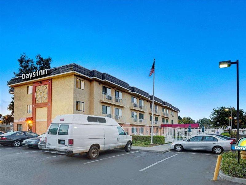 Days Inn By Wyndham Woodland Eksteriør bilde