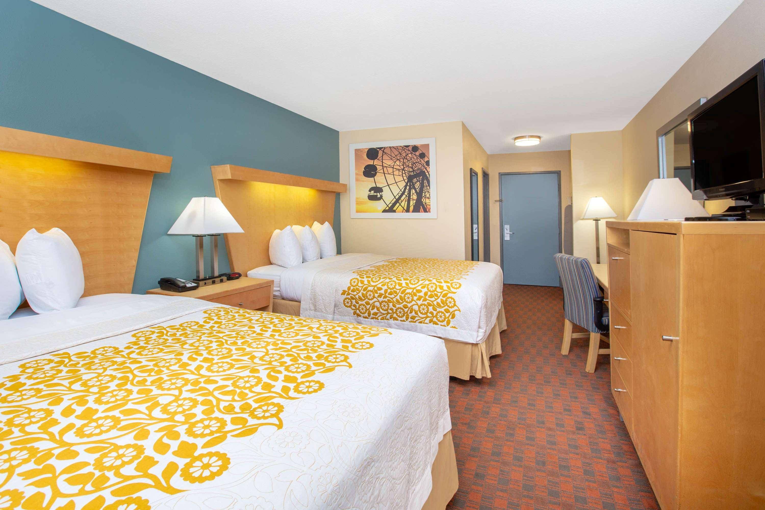 Days Inn By Wyndham Woodland Eksteriør bilde